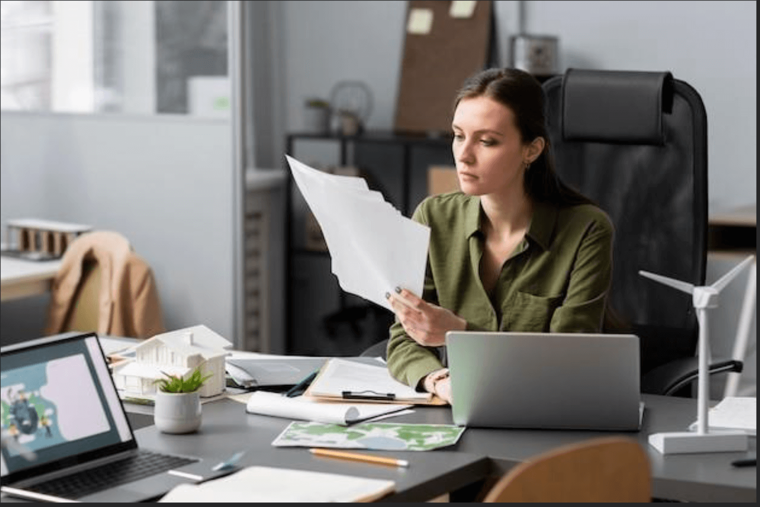 Female looking for a job in HR and payroll without experience