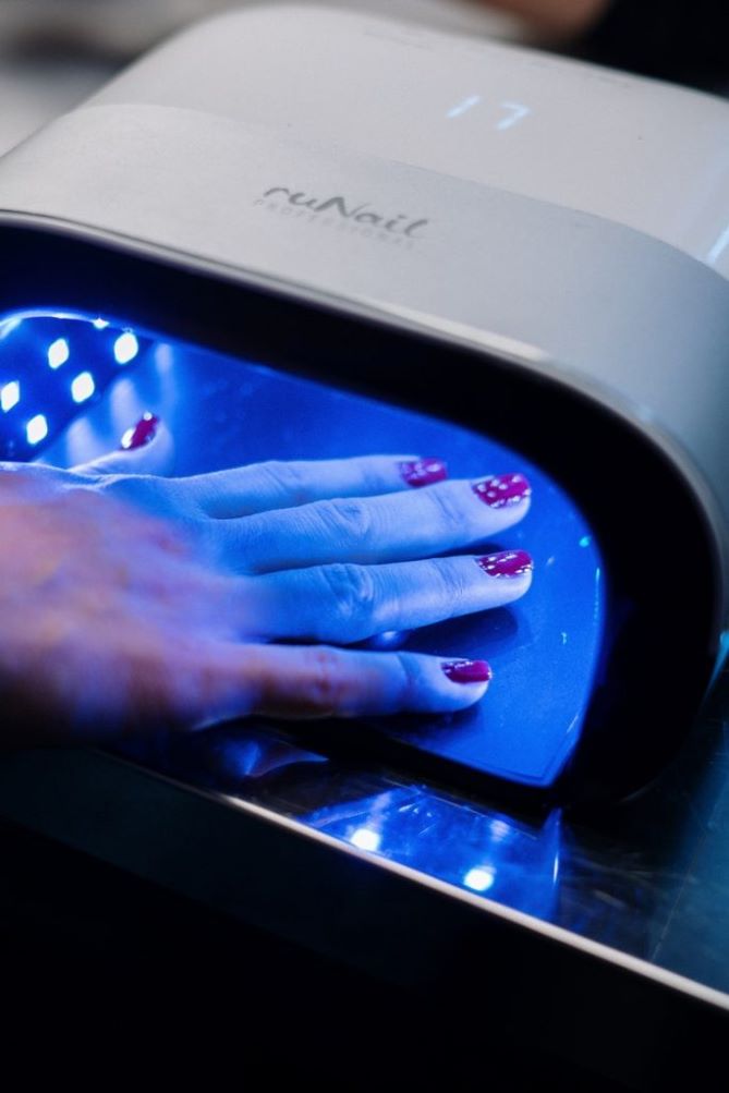 Nail styling during hardening