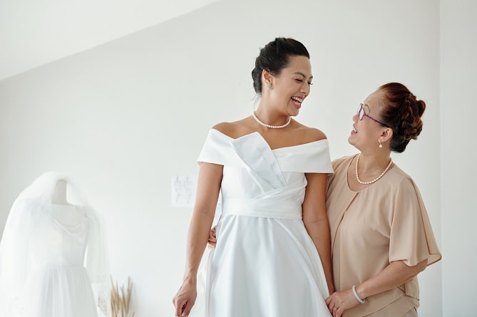 mother-and-daughter-in-wedding-makeup
