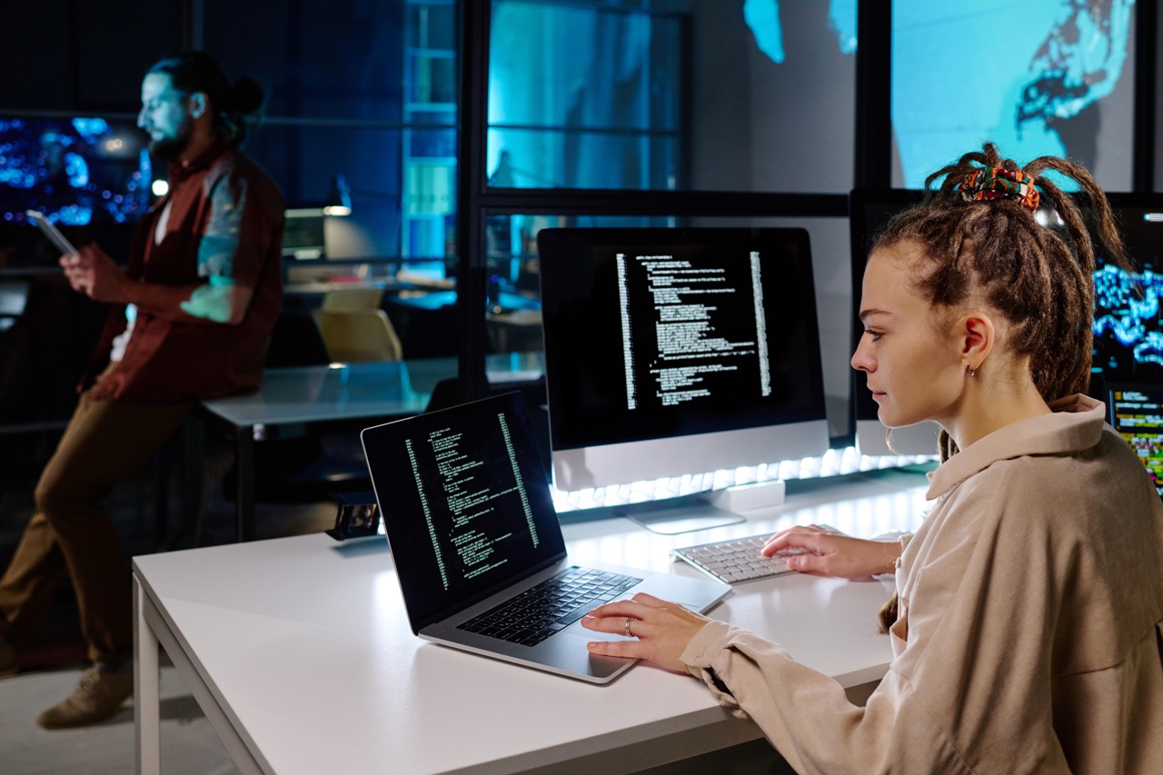 serious female programmer with dreadlocks decoding 2025 03 13 19 23 48 utc Duzy