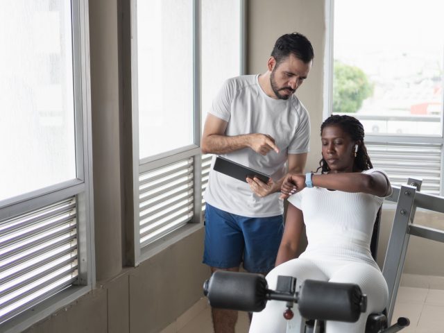 personal-trainer-showing-tablet-to-client-checking-2025-05-26-10-12-15-utc_optimized_1000
